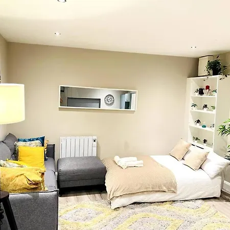 Daire Lovely Flat At Center
