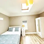 Lovely Flat At Center شقة *